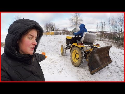 Видео: Чистка снега в деревне. Самодельный отвал на минитрактор