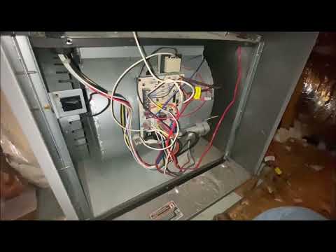 Видео: Замена платы печи Comfortmaker Carrier