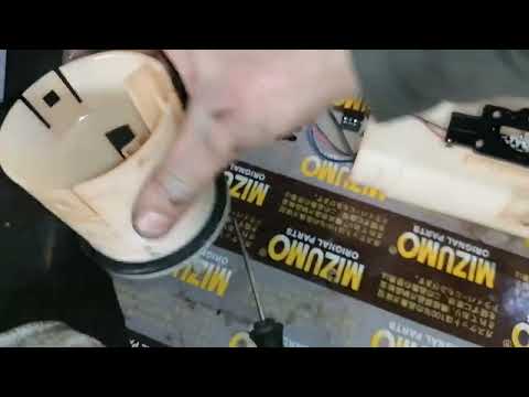 Видео: Nissan Kix' Замена Топливного Насоса..