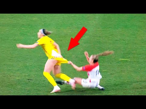 Видео: Самые безумные моменты в женском футболе