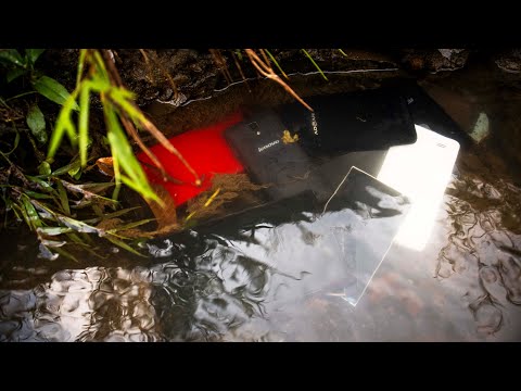 Видео: Найди много телефонов в окопах || Восстановление разрушенного телефона