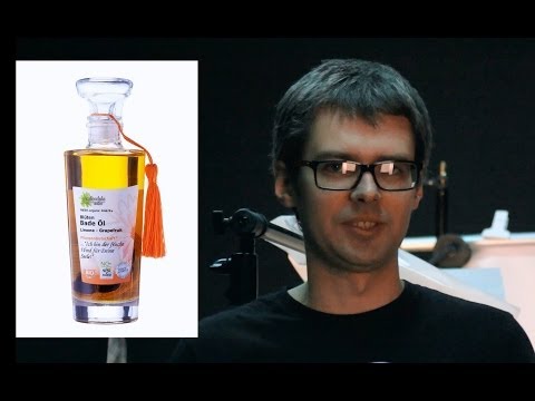 Видео: Предметная съемка. Стеклянная бутылка с маслом.