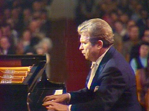 Видео: Э. Гилельс - Концерт для ф-но с оркестром и "Арабеска" Р. Шумана. БЗМК, 1976 г.