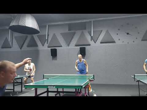 Видео: Очередная партия в теннис! Пенсионеры дают жару!