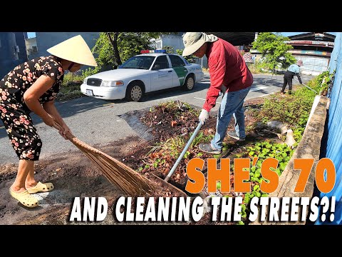 Видео: 5 вещей, которые мы узнали, убирая мусор с 70-летней женщиной