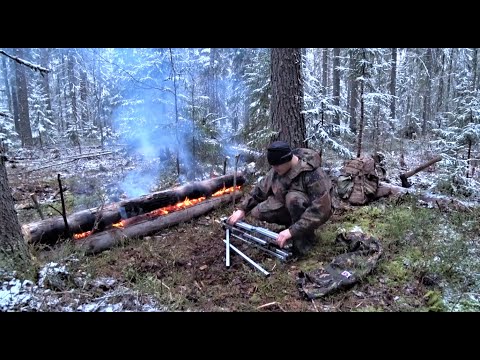 Видео: Делаю ночлег среди медведей и волков, ночую в тайге у нодьи. Ищу заброшенную избу, что-то нашел.