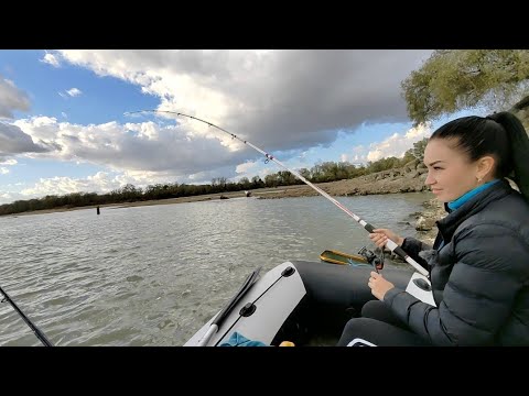 Видео: СУПЕР РЫБАЛКА НА СОМА С КВОКОМ С ЛЮБИМОЙ ЖЕНОЙ !