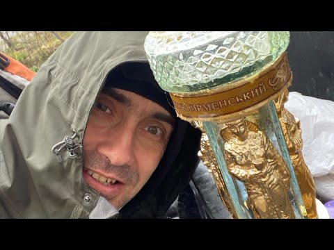 Видео: НАШЕЛ ДВА АЙФОНА! КАК Я ЗАРАБАТЫВАЮ ТОРГУЯ ВЕЩАМИ ИЗ МУССОРНЫХ БАКОВ НА БАЗАРЕ БАРАХОЛКА