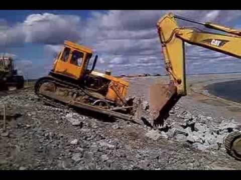 Видео: Слетела гусеница !