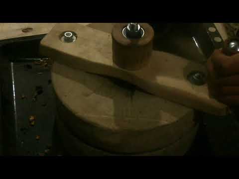 Видео: Рушилка кедрового ореха "КЕДРОЛУЧ"