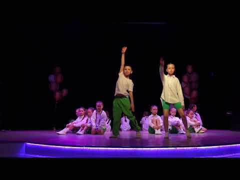 Видео: "А река течëт" DANCE CITY