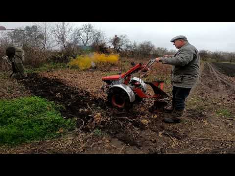 Видео: Оранка маленького участка Мотор Січем