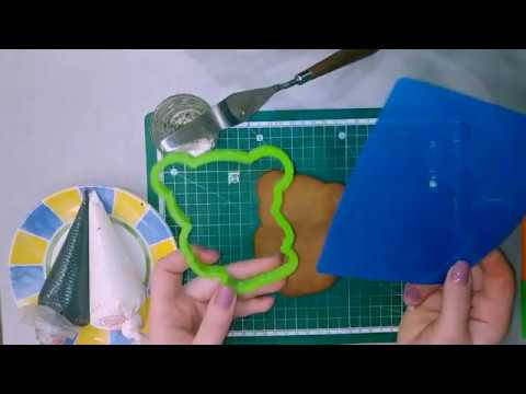 Видео: Заливка имбирного пряника с использованием формы и трафарета "Панда"  (часть 1)