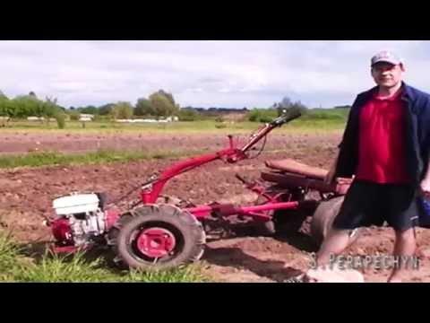 Видео: Вспашка земли мотоблоком МТЗ с адаптером