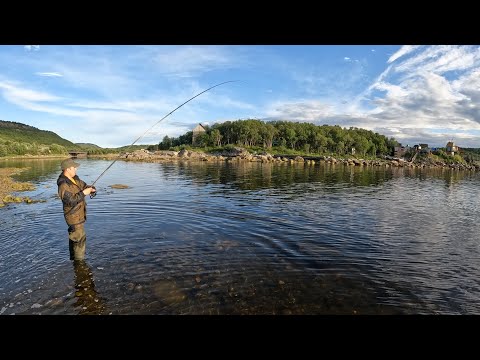 Видео: НА "ТИРОЛЬСКУЮ ПАЛОЧКУ" В РЕКЕ С МОРСКОЙ РЫБОЙ / ON THE "TYROLEAN WAND" IN THE RIVER