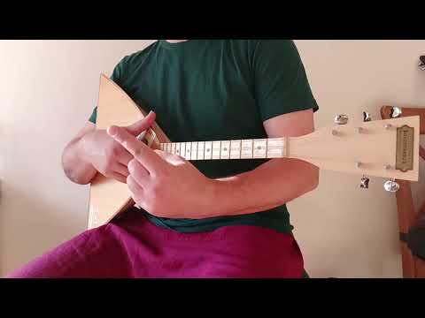 Видео: Подиспань. Разбор наигрыша для балалайки CEG