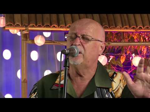 Видео: „Лодка ли е любовта“ - група Сигнал (Джулай Морнинг концерт)