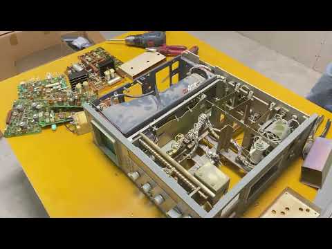 Видео: Разобрали к-т из 2х приборов. Генератор качающейся частоты 61 и индикатор КСВН и ослабления Я2Р-67