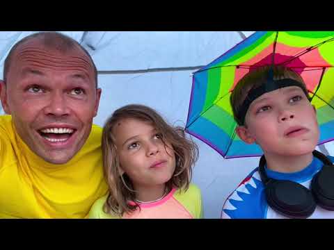 Видео: День на пляже с Катей и Максом