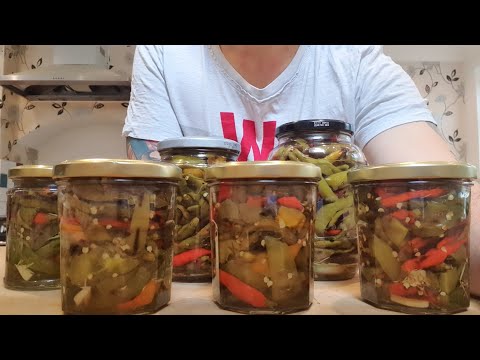 Видео: Пукани люти чушки за зимата! / Chilli peppers for winter in jar!