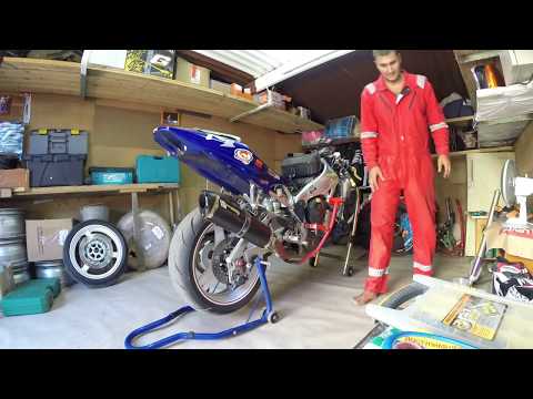 Видео: Yamaha R1 98-01 Обслуживание вилки и замена масла и сальников (Forks maintenance)