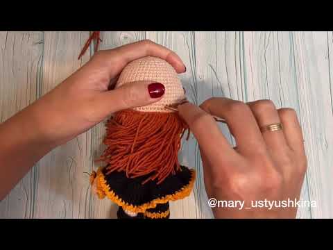 Видео: Как крепить волосы кукле из пряжи