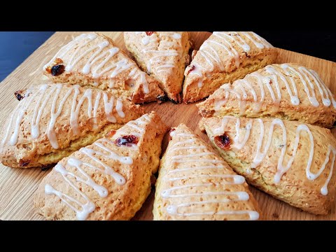 Видео: Английские СКОНЫ с ИЗЮМОМ. Очень МЯГКИЕ и ВКУСНЫЕ булочки К ЧАЮ. English Scones | kitchenice