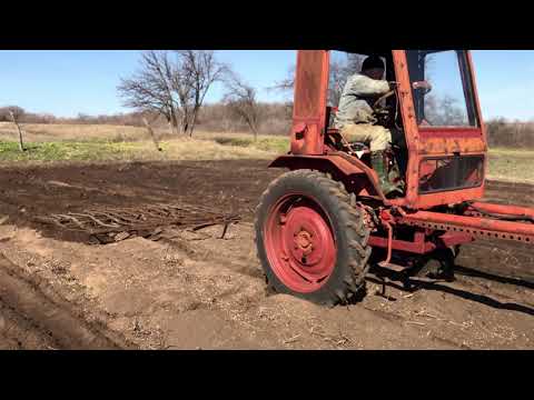 Видео: Трактор Т16 Самоходное шасси Т-16М-У1 под грейфер ПГ-0.2А ПОГРУЗЧИК КРАН часть1