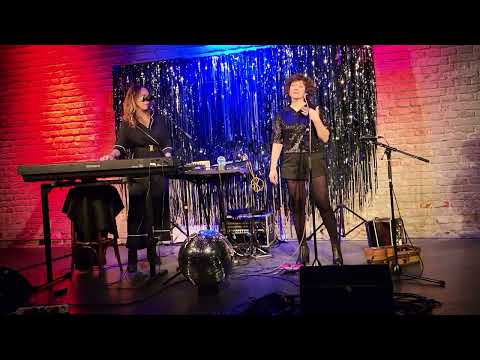 Видео: Света Бень и Галя Чикис ноябрь 2024.  Galya Chikiss & Sveta Ben.