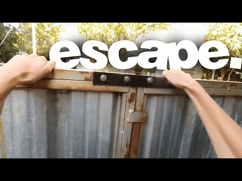 Видео: Трое вооруженных охранников охотятся за мной в безумной заброшенной больнице