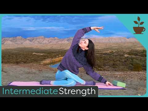 Видео: 25 мин. Средний уровень: сила и подвижность бедер | Йога: асаны и подвижность | Сила бедер и ног ...