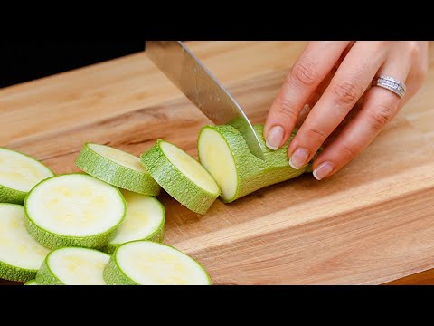 Видео: Простой рецепт запеченных овощей! Вкусный рецепт кабачков! Просто дип-соус!