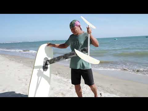 Видео: Прохождение прибоя с гидрофойлом