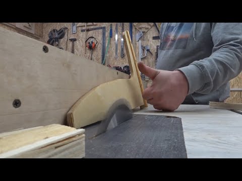 Видео: Необычный толкатель для циркулярной пилы.