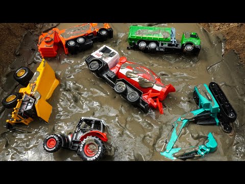 Видео: Найдите и спасите игрушечные машинки, грузовики и игрушечные строительные машины в грязи.