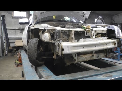 Видео: ПРИОРА легкий удар в колесо, загнуло всю морду ч.1