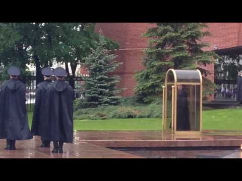 Видео: Смена караула у вечного огня.Москва.Красная площадь.