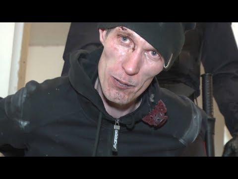 Видео: Алконарк курил фотографии и бухал с ветром