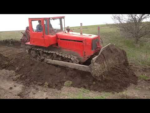 Видео: Бульдозерист от бога на ДТ 75 делает чудеса.
