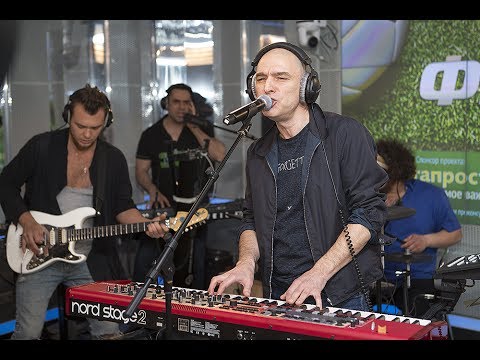 Видео: Андрей Державин - Она Ещё Где-То Рядом (LIVE @ Авторадио)