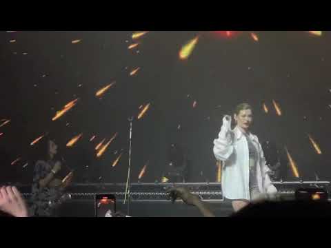 Видео: ЛУНА - Золотые Лепестки ; Москва ( live 19.03.2021 Известия Hall)