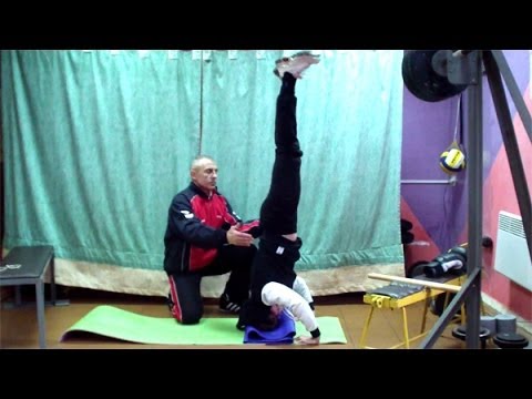 Видео: Как научиться стоять на голове