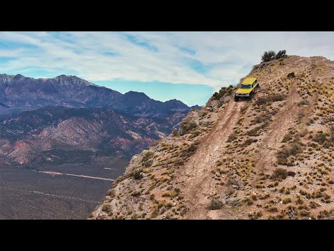 Видео: Радиовышка... Джип застрял на самой опасной трассе!
