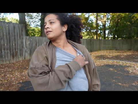 Видео: Уличное интервью. Бре оказался не в том месте не в то время.