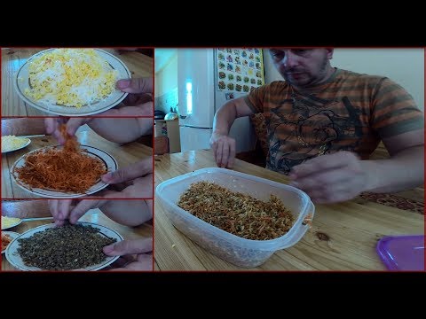 Видео: Мягкий корм для насекомоядной птицы.