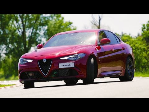 Видео: Этот итальянский волк съел бы любую немецкую овчарку: Alfa Romeo Giulia Quadrifoglio - Davide Cironi