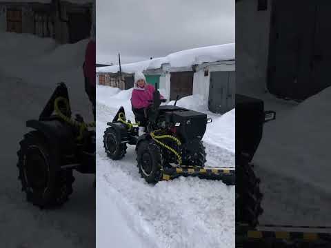 Видео: #отвал #minitractor #минитрактор #чистимснег #уборкаснега #снегоуборочник #явасян #женщинамечты