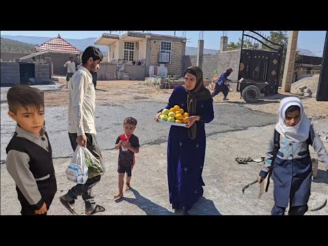 Видео: Двор фермы полностью изолирован. Следить за школьными делами детей важно.
