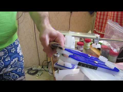 Видео: REX 121 работа алмазной пасты на стеклянном бланке.