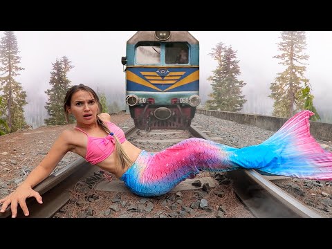 Видео: Русалка идет в лес